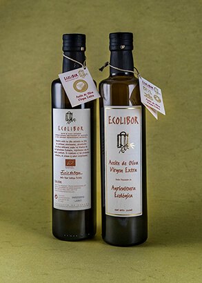 Botellas Ecolibor con etiquetas de medallas internacionales